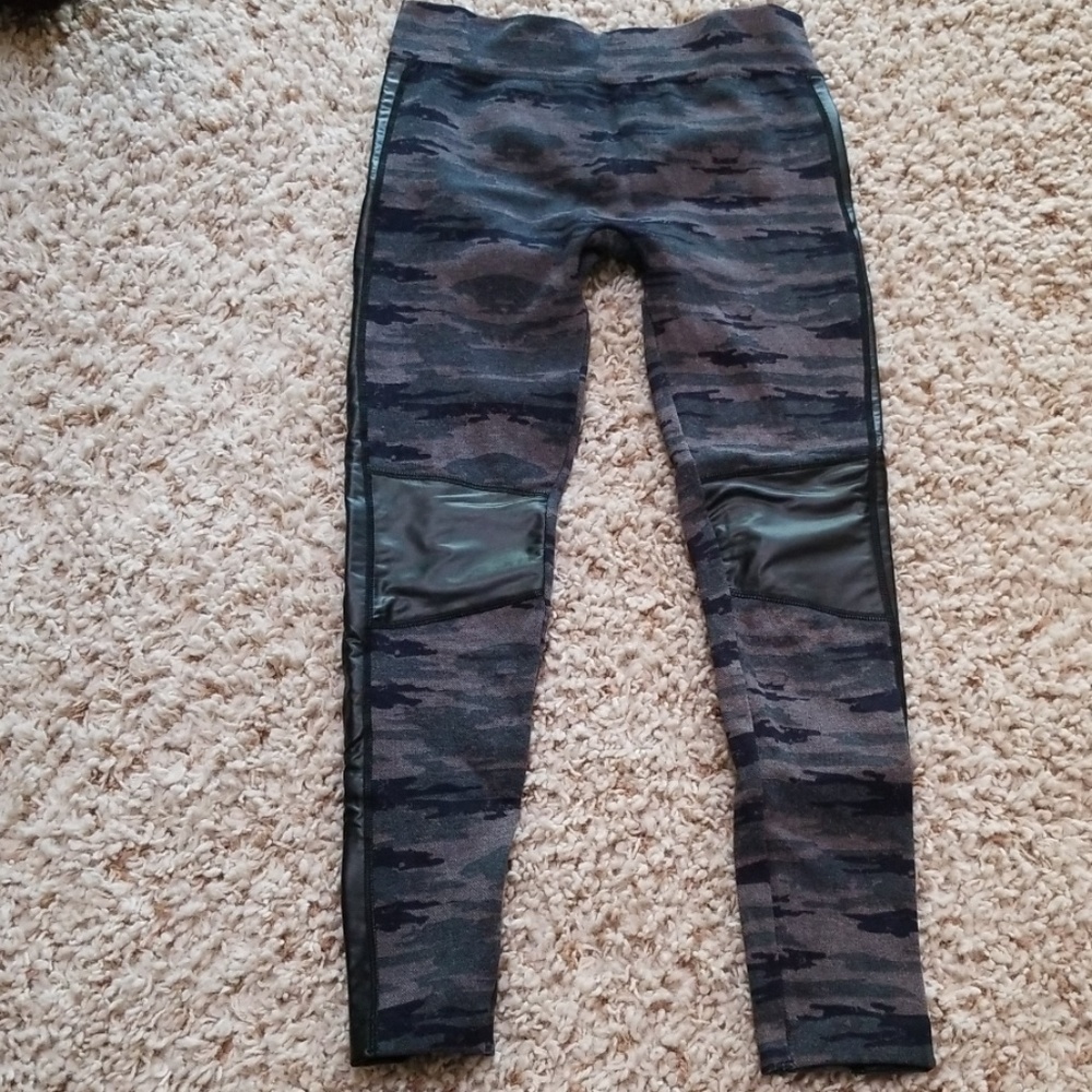 💥Fashion nova camo tights💥